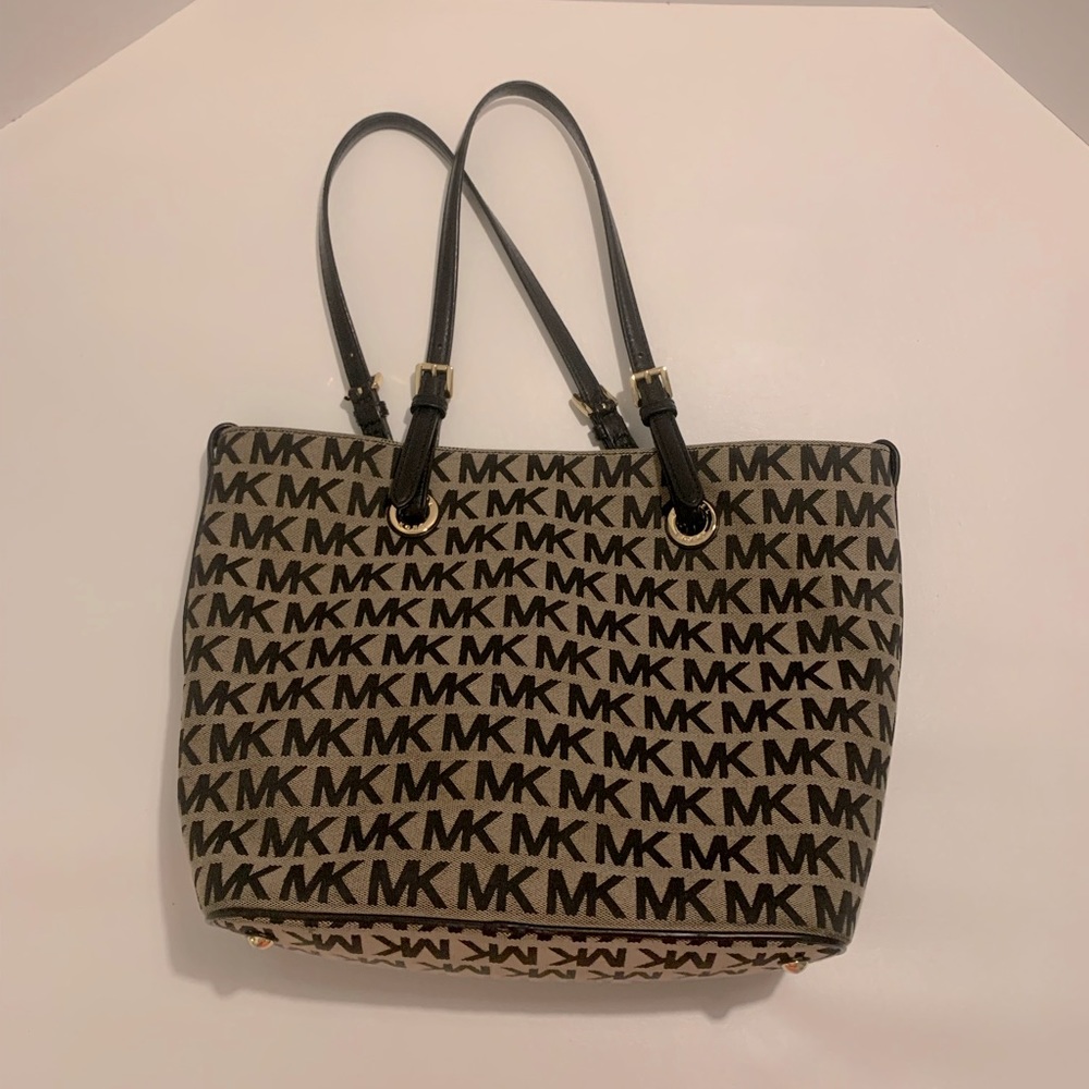 michael-kors-signature-jet-set-jacquard-tote-black-t-gem